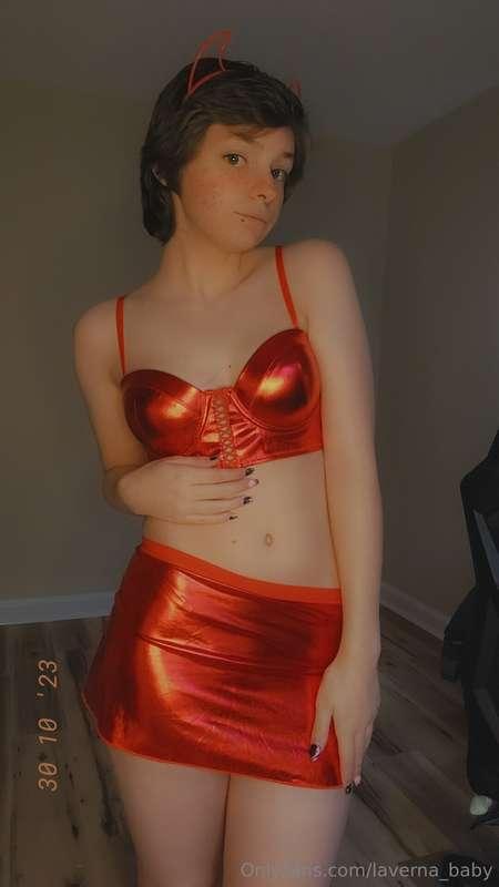 Sneak peek of my Halloween outfit 🎃🎃