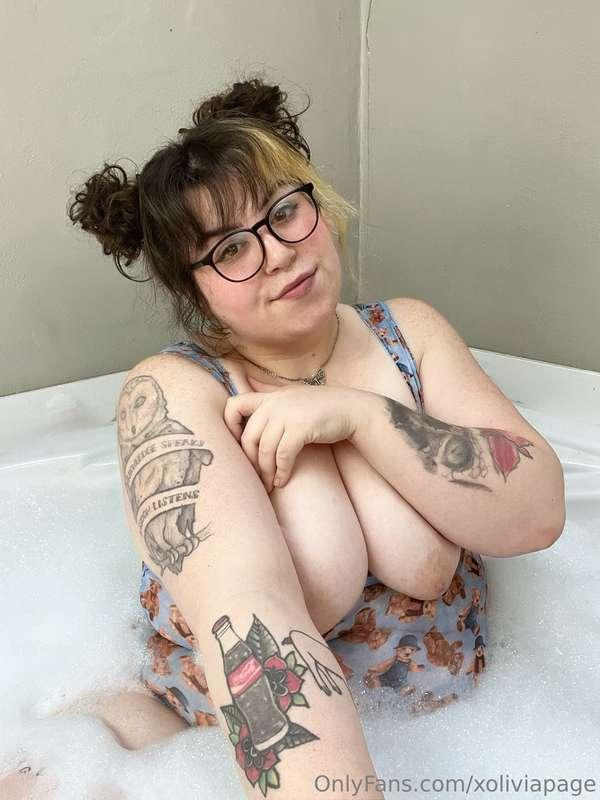 nneeeeeeeeeed my nipples played with rn!