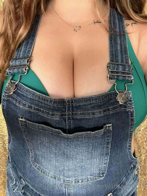 Summer vibes…just a country girl goin skinny dipping, who wa..
