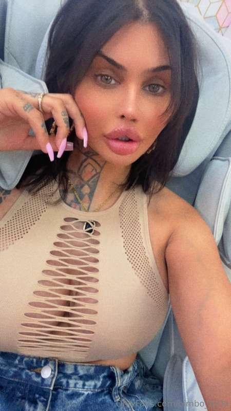 Forgot my bra 😋
