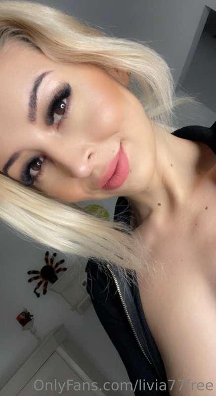 Hey there naughty boy! 🫣 I just woke up and I’d love at the ..