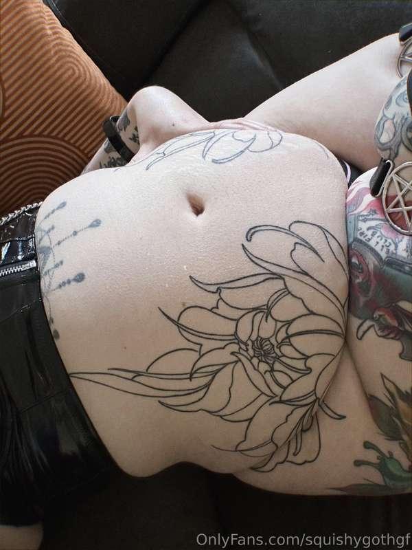 My pussy is starting to hide itself deep under my belly beca..