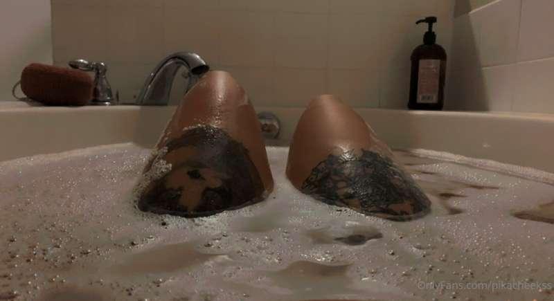 Couldn’t help but to take a bath in the new house 🥺  remembe..