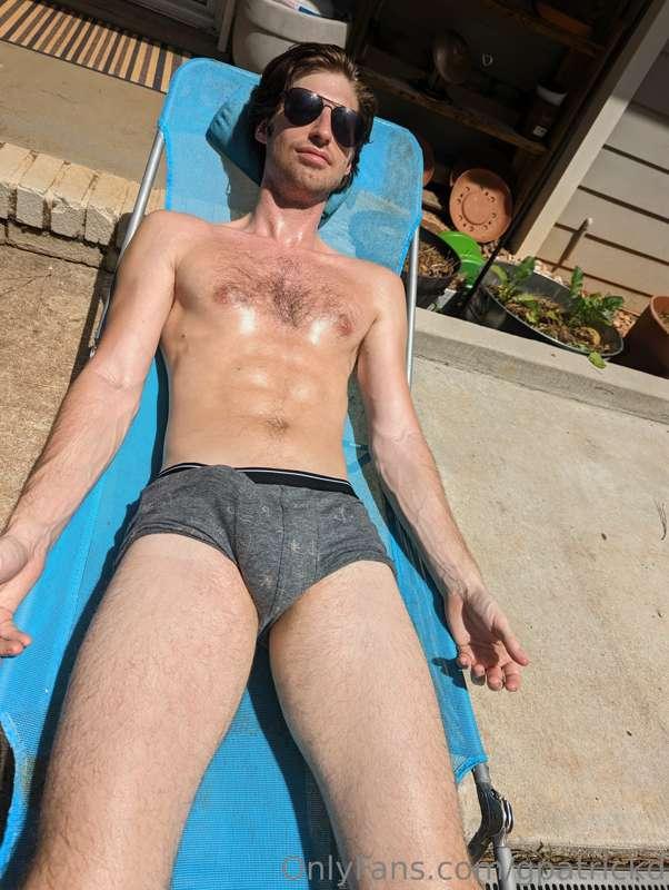 Oiled up and doing with sweat 🌞😎🥵