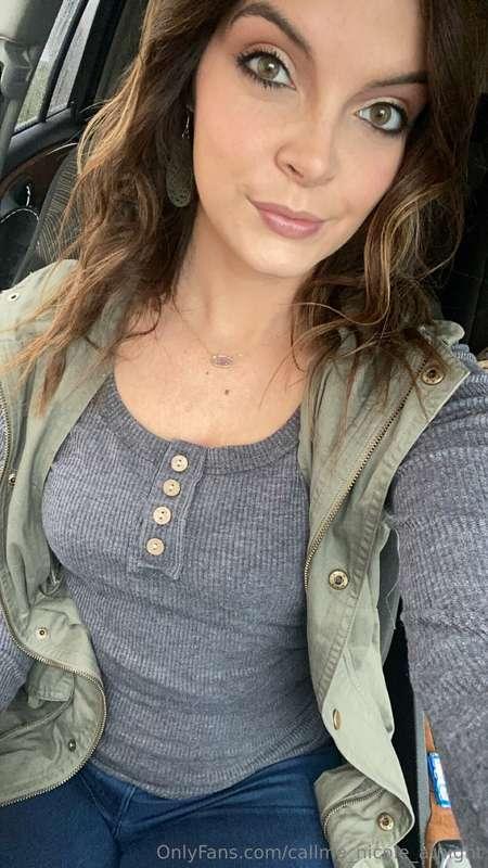 TGIF! 💋 Thinking about going live tonight!!