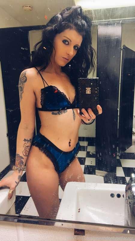 Taking 3 min video requests today 😉 I'll take these velvet b..