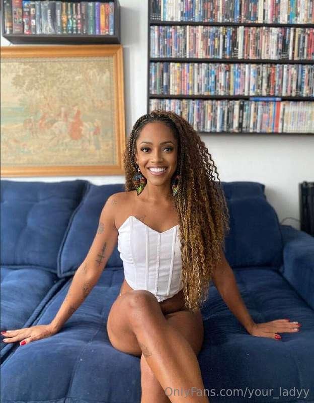 ```Real enchantress @vitoriaxo is the goddess of exclusive c..