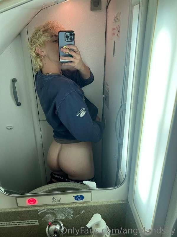 Can you believe it?!? Two little perfect asses in First Clas..