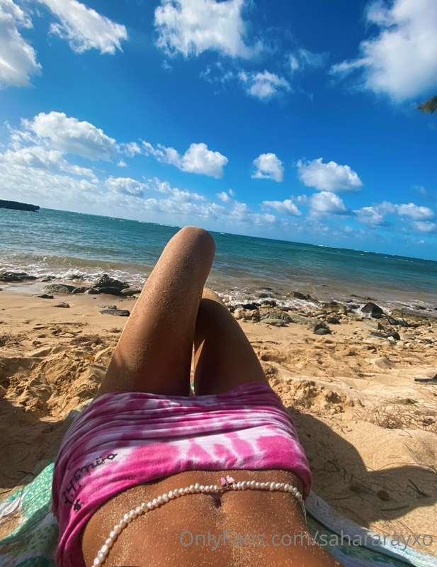 are you a fan of tan lines babe?☀️🧚🏻 

p.s.. tip this post *..