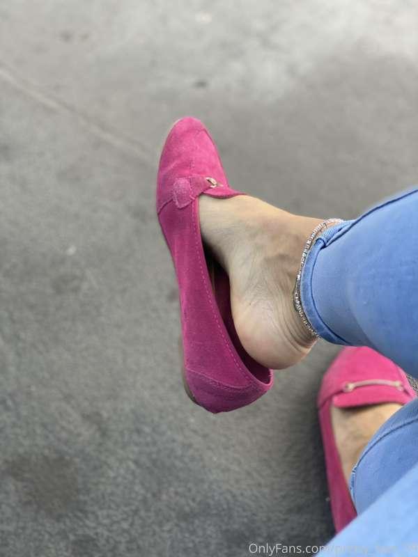Good morning my flats 🥿 lovers! A little tease dangle on my ..