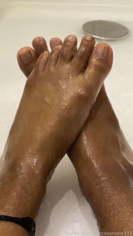 clean my feet for me &lt;3

#fyp #indian #teen #feet #shower