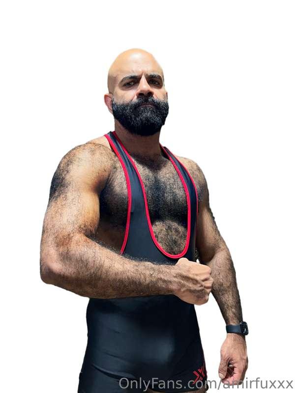 Hey guys ! 
Who likes to wrestle with me ? 🦍