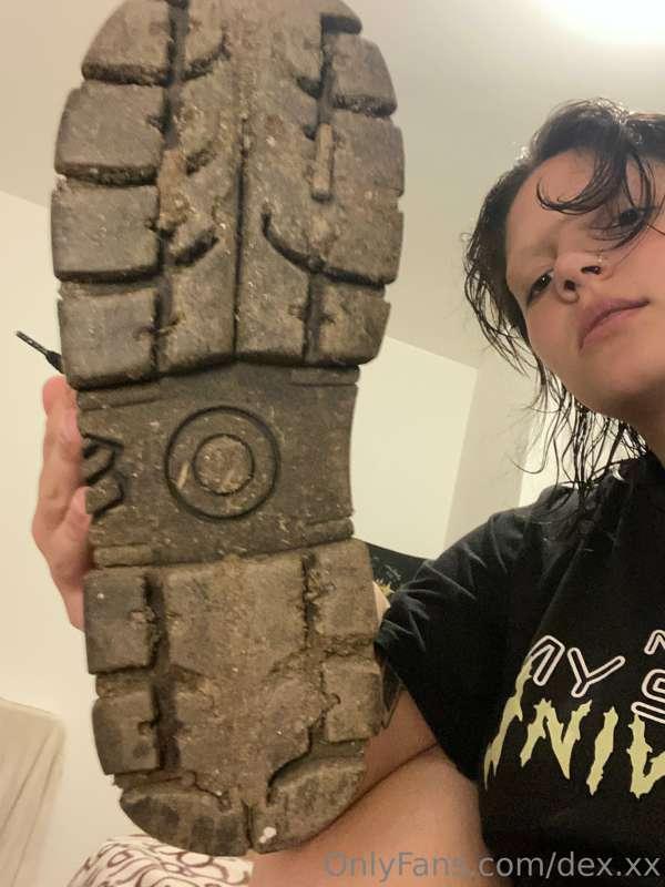 I will step on ur face with this nasty boots and u will lick..