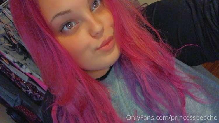 Here’s a selfie 💋 Rate me with emojis ❤️😘