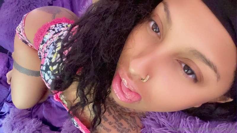 ### MY PUSSY IS WET ASF RN 🐱💦
I just wish a niggaa was bendi..