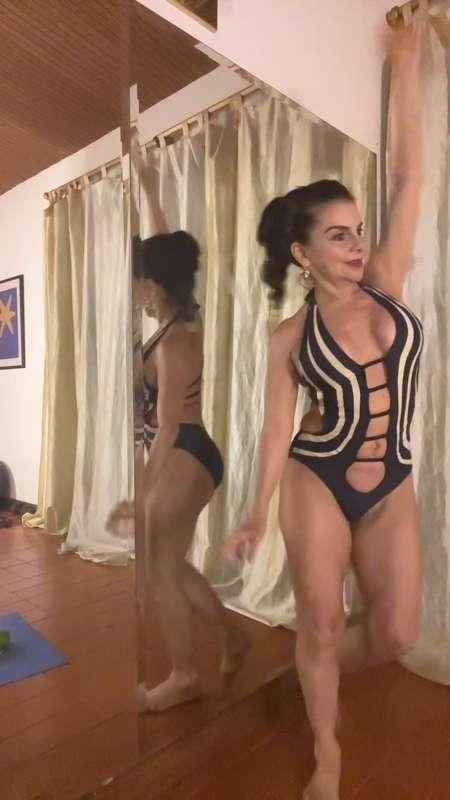 🧡🌹Squat Jumps 1’ in Fancy Black and White Monikini Mirror ❤️‍🔥Fit Art