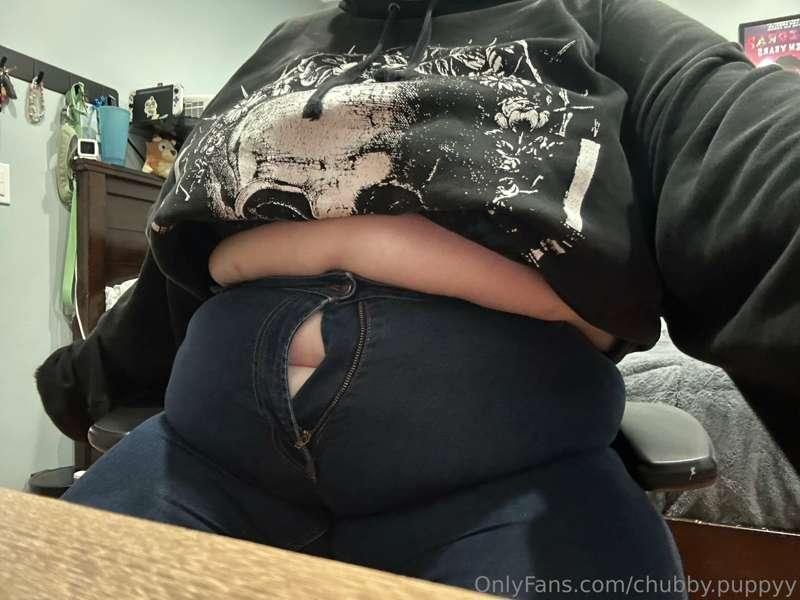 Mmmf I can’t take it anymore my belly desperately wants to r..