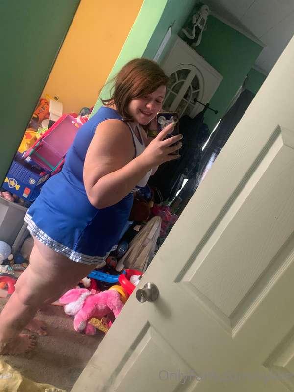 Here’s pictures of my cheerleader outfit ☺️😘