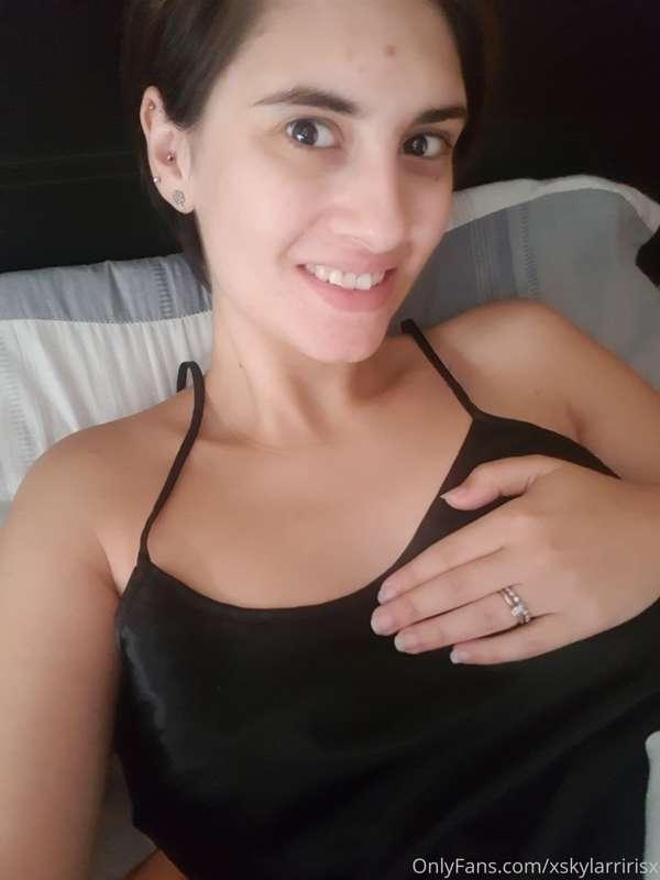 morning baby, just woken up. come and join me in bed x