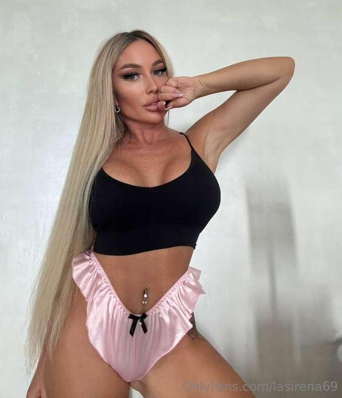 She loves satisfying her fans by making you cum loads for he..