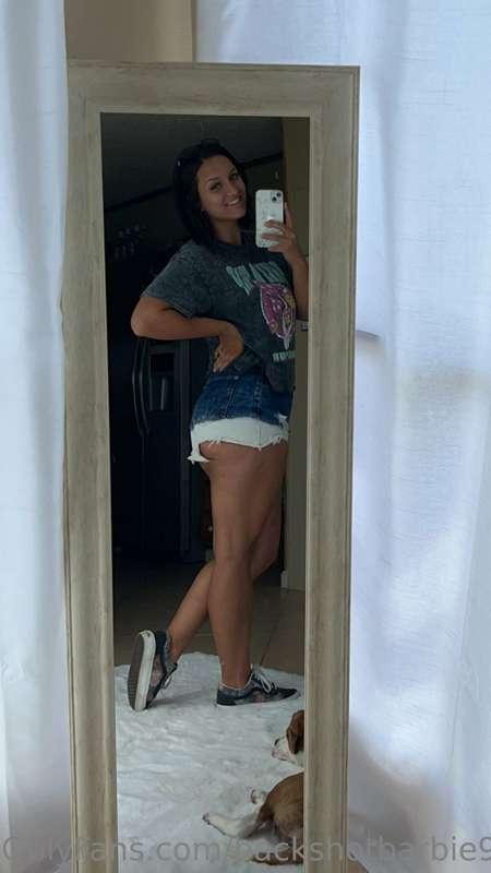 Swipe to see me discreetly flash the neighbors while I’m get..