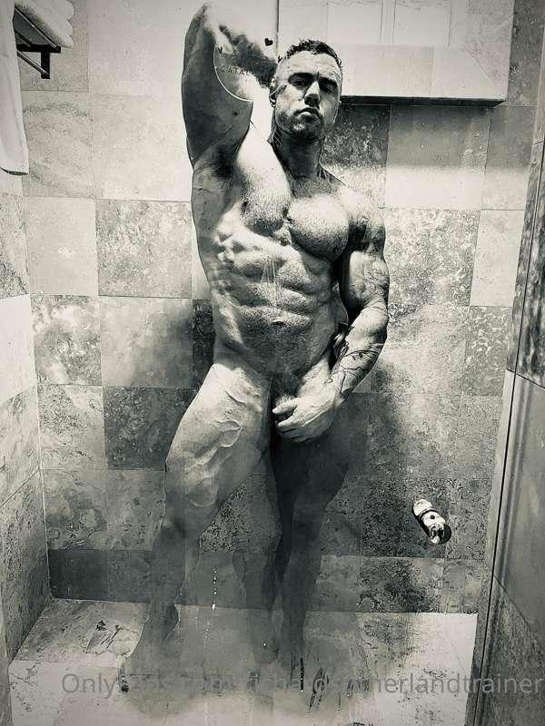 Howdy from mexico! I weighed in at 280lb today! The size kee..