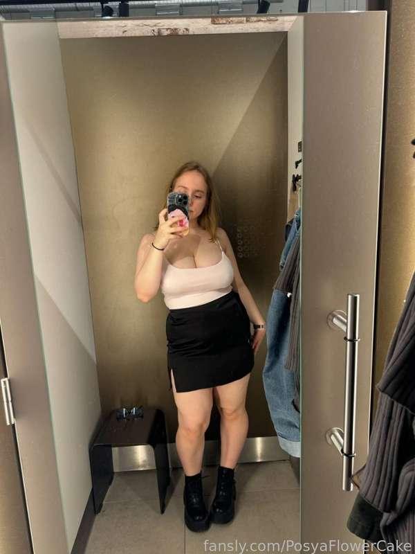 why don't we try doing it in the changing room? I'll be quiet...🙈

#skirt #tease #bigboobs #bbw #blonde #selfie #soft #18 #sweet #chubby