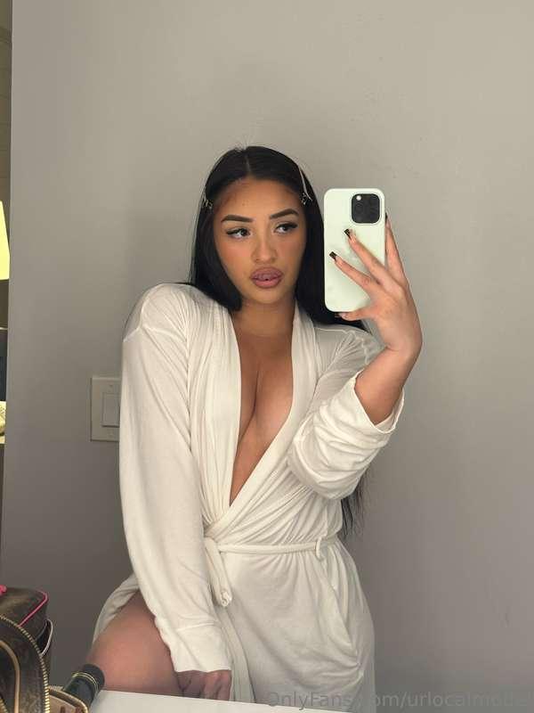 Keep swiping… I dare you. 😘