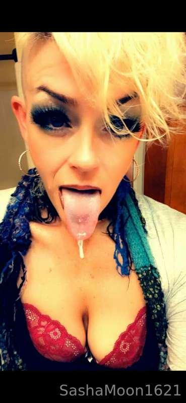 💦🤤 Feeling like I need a cock to slurp my long tongue all ov..