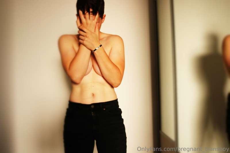 pregnant_transboy image #0