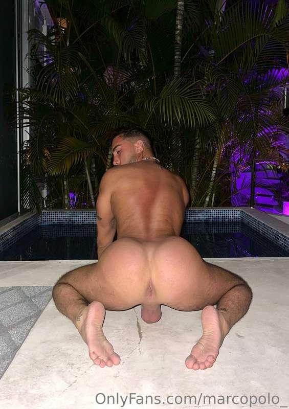 Press like if you’d fuck me by the pool 🥹
