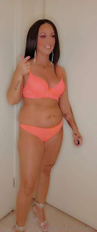 You like when MILFs get all dressed up and tease you;)) ??