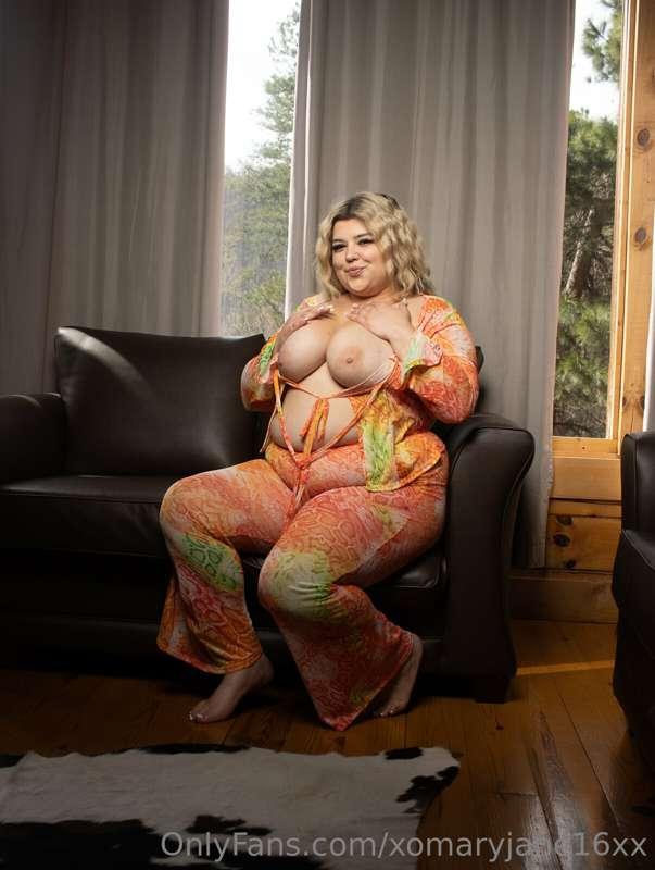 Am I your favorite big titty creator??🥺🧡