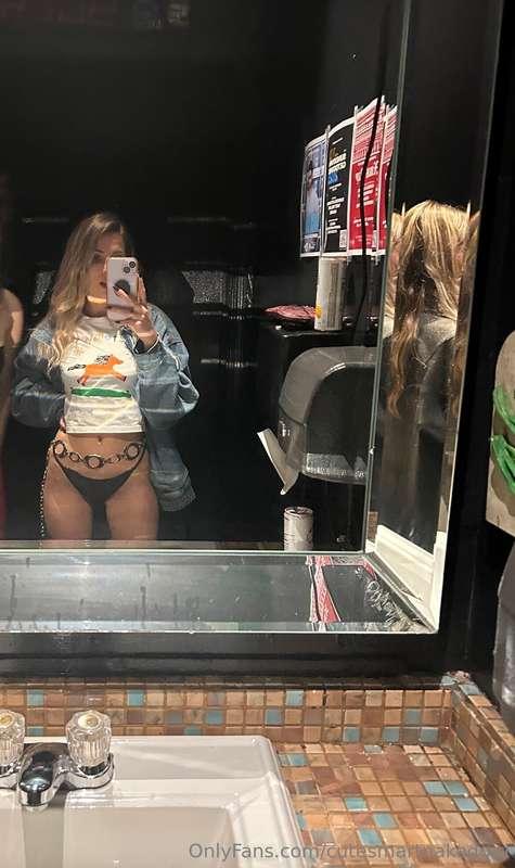 In the clurb I shake my ass