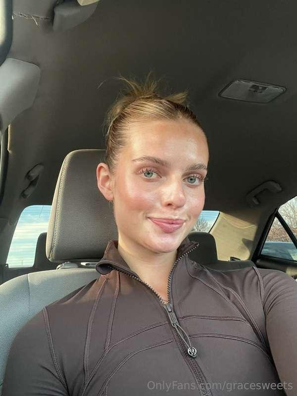 Drive safe — I’m a distraction 😈
