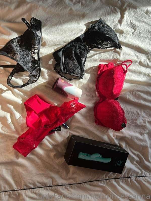 I got some freebies from Ann Summers! Might wear the black s..
