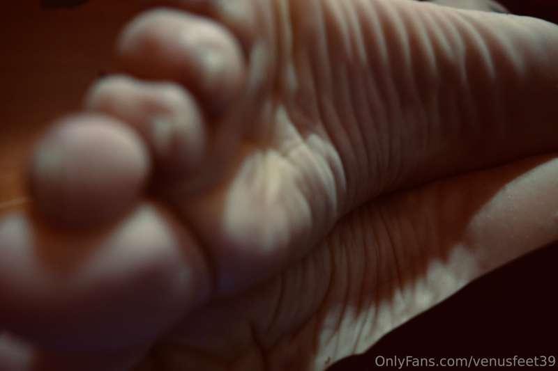 Wrinkled soles… 👣😏