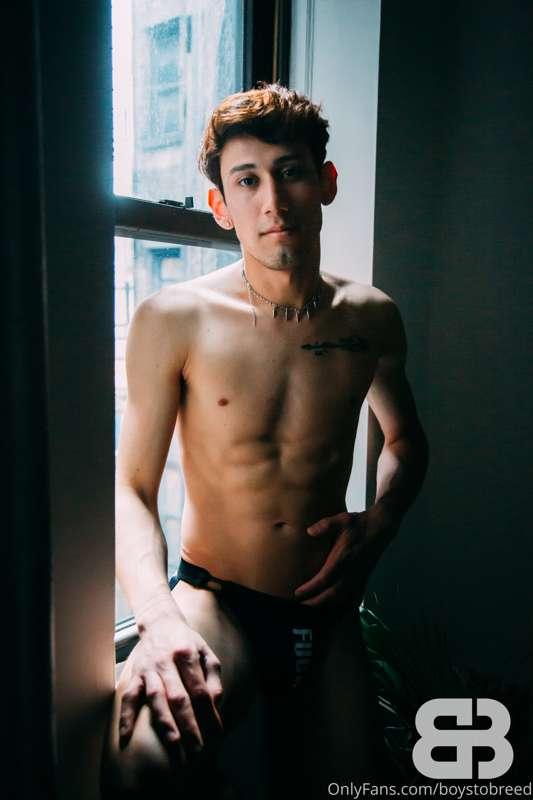 I love a moody photoshoot and @xoxo_twink_xoxo is always up ..