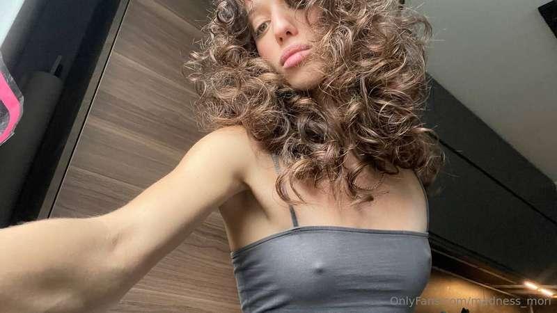 Do you like girls with curls or straight hair?👀