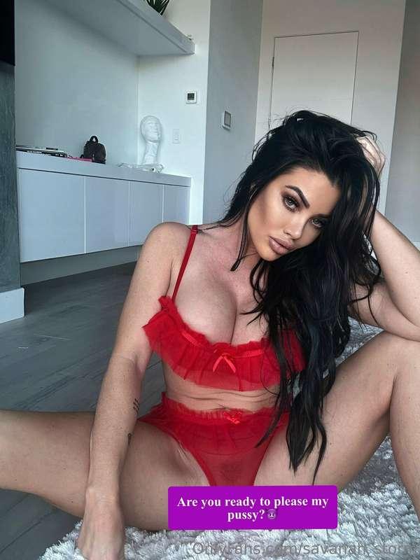 Hi there care to join me in my DM 💋