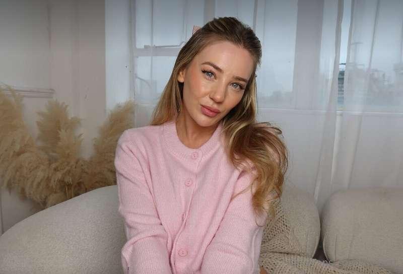 Ready for my close-up… want to see what’s next? 😏💋