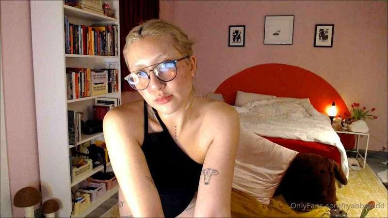 lofi babe is back bit.ly/breadroom

tags: livestream, fresh,..