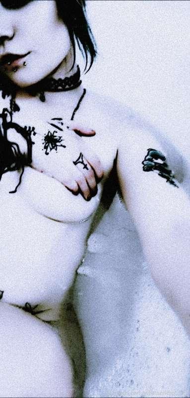 Check out @whatseridiot and add mollyrott on snap for my bla..