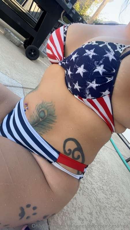 Happy 4th of July💙🌭 $5/mo for my main @bougeestonerprincess ..