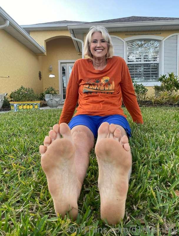 What would you do to BIG mama’s soles? 😏❤️