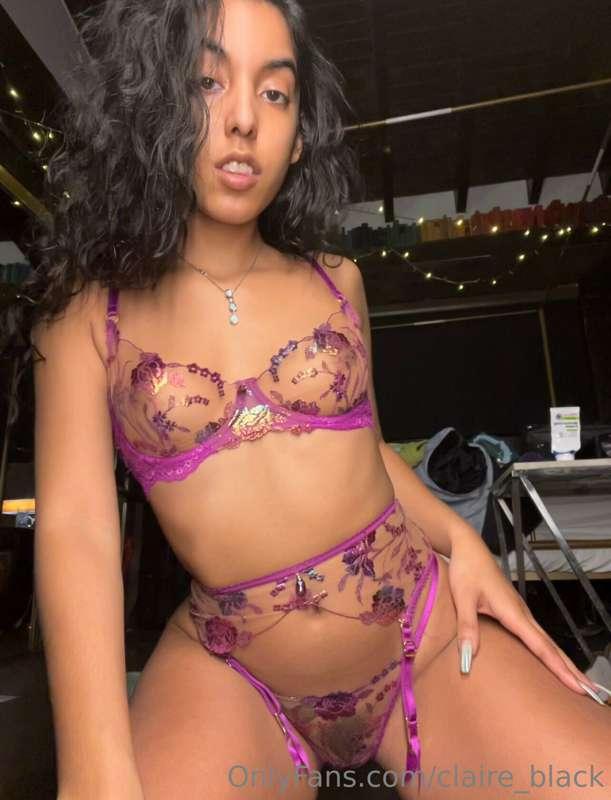 claire_black image #0