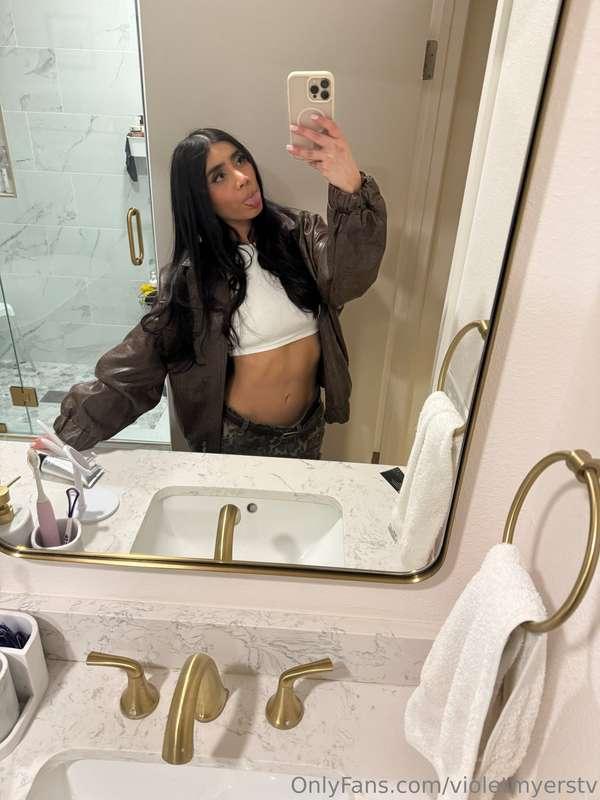 Something to get you to pay attention to me 😜https://onlyfan..