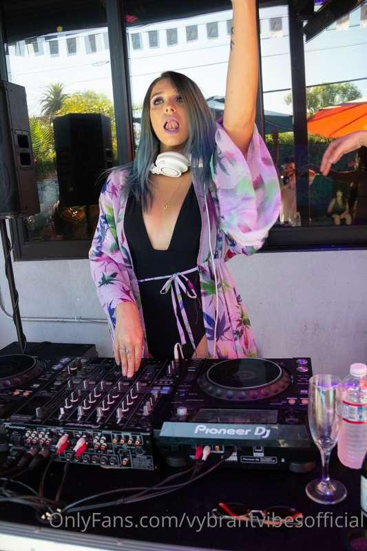 How dubstep makes me feel 🤪
