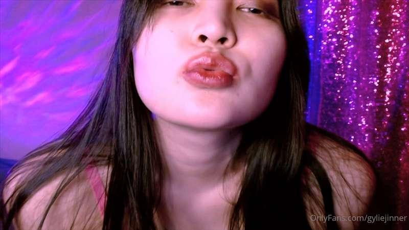 Your Asian Girlfriend kisses you all over~ More content and ..