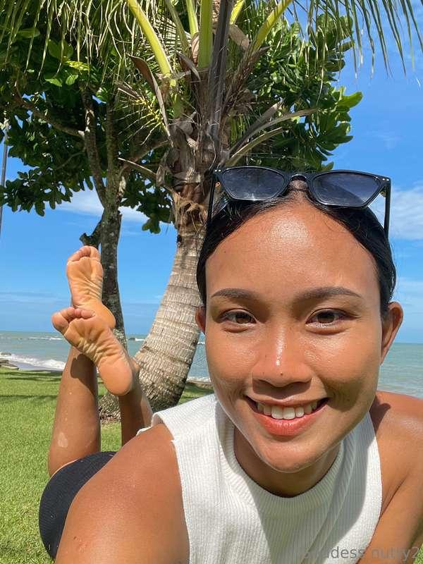 Would you like to cum on myself at the beach 🏝️